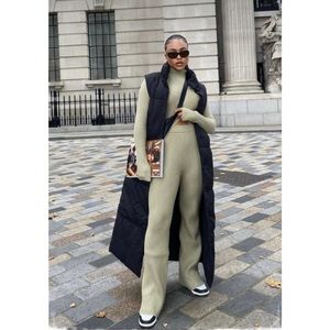 New Black Long Puffer Vest from Active People size 8